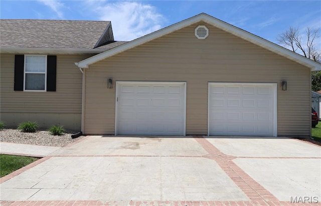 424 Shellview St, Bethalto, IL 62010 - garage featuring driveway