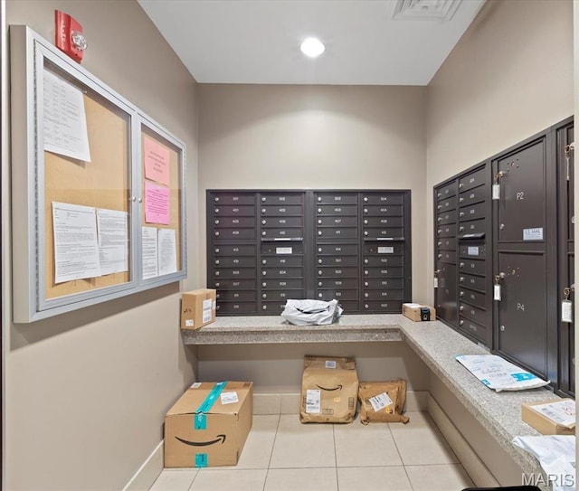 9 N Euclid Ave Unit 411, Saint Louis, MO 63108 - surrounding community with mail area