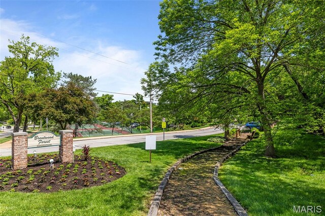 9106 W Swan Cir, Saint Louis, MO 63144