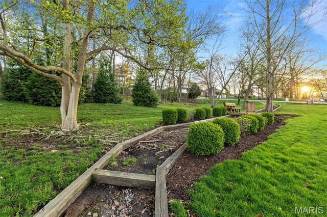 9106 W Swan Cir, Saint Louis, MO 63144