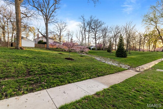 9106 W Swan Cir, Saint Louis, MO 63144