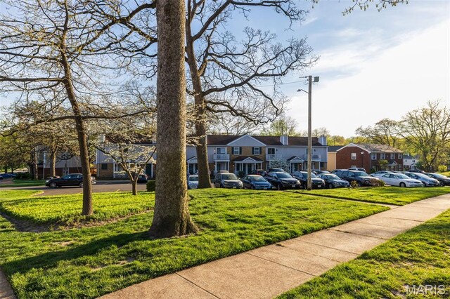 9106 W Swan Cir, Saint Louis, MO 63144