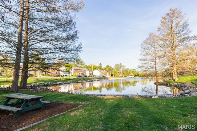 9106 W Swan Cir, Saint Louis, MO 63144