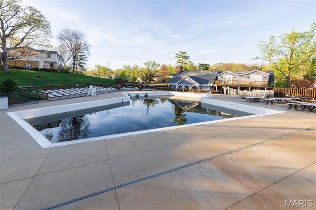 9106 W Swan Cir, Saint Louis, MO 63144