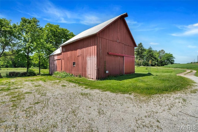 view of barn with a yard