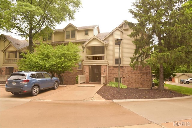 view of front facade with brick siding