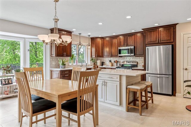 160 Hunters Pointe Dr, Saint Charles, MO 63304