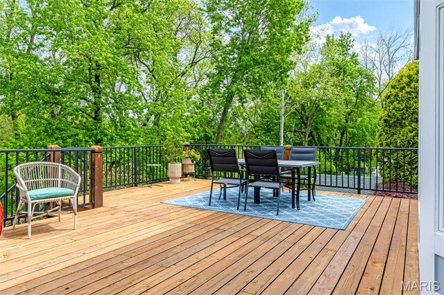 160 Hunters Pointe Dr, Saint Charles, MO 63304