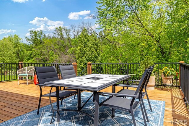 160 Hunters Pointe Dr, Saint Charles, MO 63304