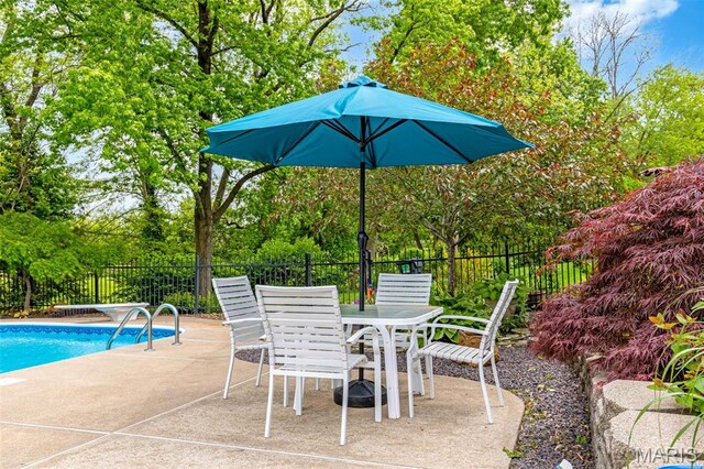 160 Hunters Pointe Dr, Saint Charles, MO 63304
