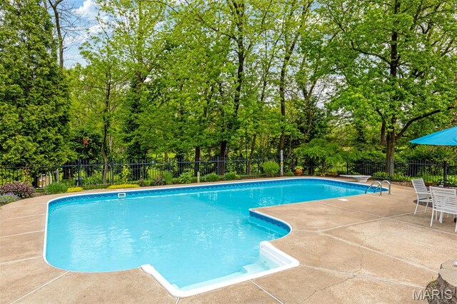 160 Hunters Pointe Dr, Saint Charles, MO 63304