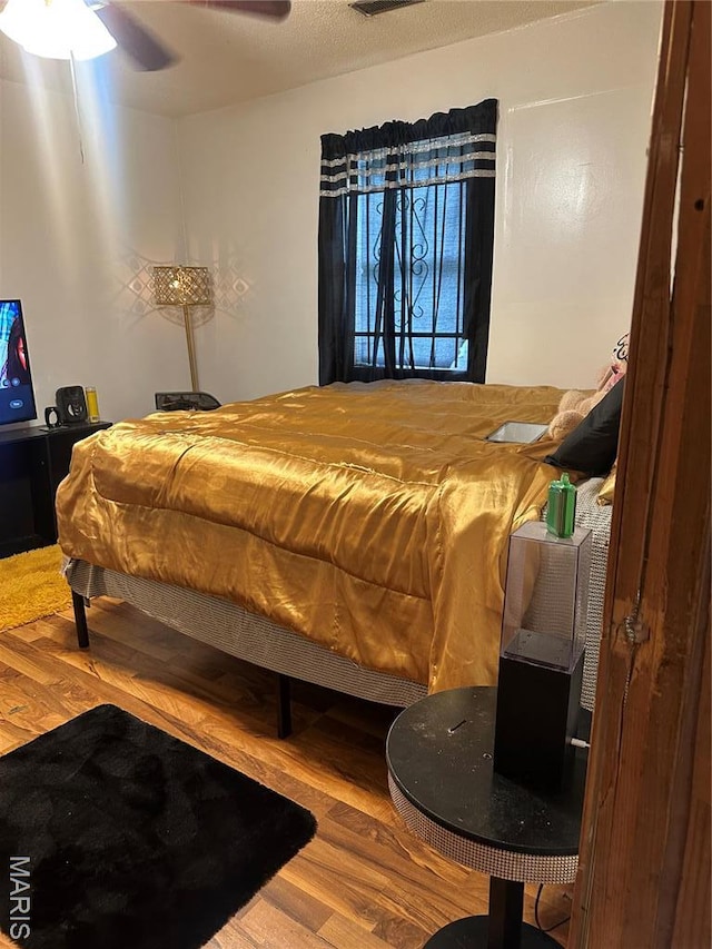 514 N 48th St E, St Louis, IL 62205 - bedroom featuring wood finished floors and a ceiling fan