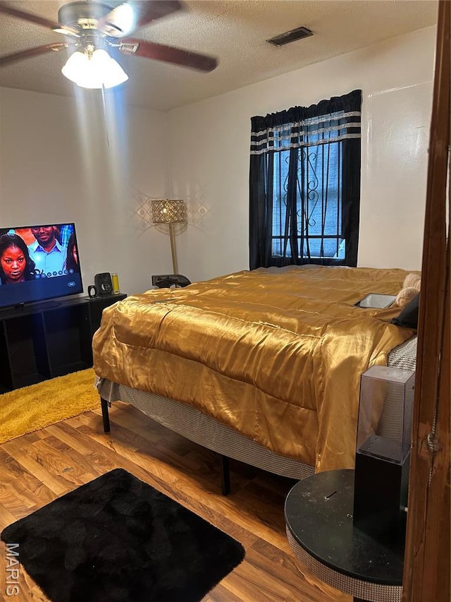 514 N 48th St E, St Louis, IL 62205 - bedroom featuring wood finished floors and a ceiling fan