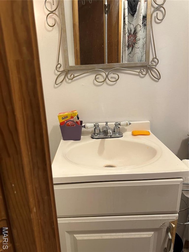 514 N 48th St E, St Louis, IL 62205 - bathroom featuring vanity