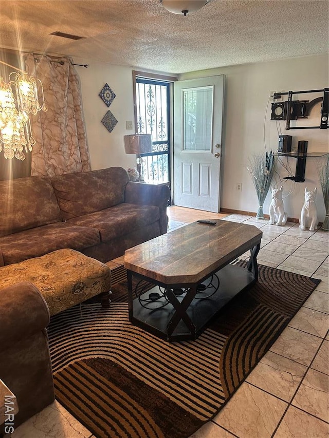 514 N 48th St E, St Louis, IL 62205 - living area featuring a chandelier and a textured ceiling