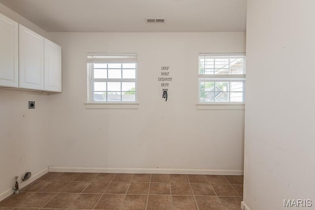 346 Palisades Ridge Ct, Eureka, MO 63025 - laundry room with cabinet space, healthy amount of natural light, and baseboards