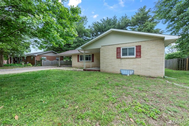 804 Harvard St, Sikeston, MO 63801 - ranch-style home with brick siding and driveway