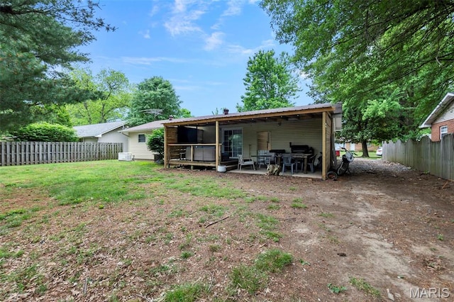 804 Harvard St, Sikeston, MO 63801 - back of property with a patio