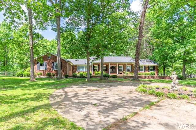 1103 Cherry St, Doniphan, MO 63935 - ranch-style home featuring a front yard and brick siding
