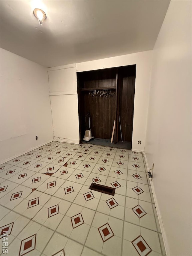 226 Dixie St, Sikeston, MO 63801 - unfurnished living room featuring light tile patterned floors