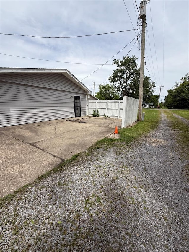 226 Dixie St, Sikeston, MO 63801 - garage with fence and driveway