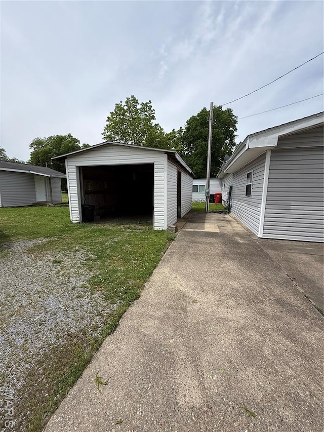 226 Dixie St, Sikeston, MO 63801 - view of detached garage