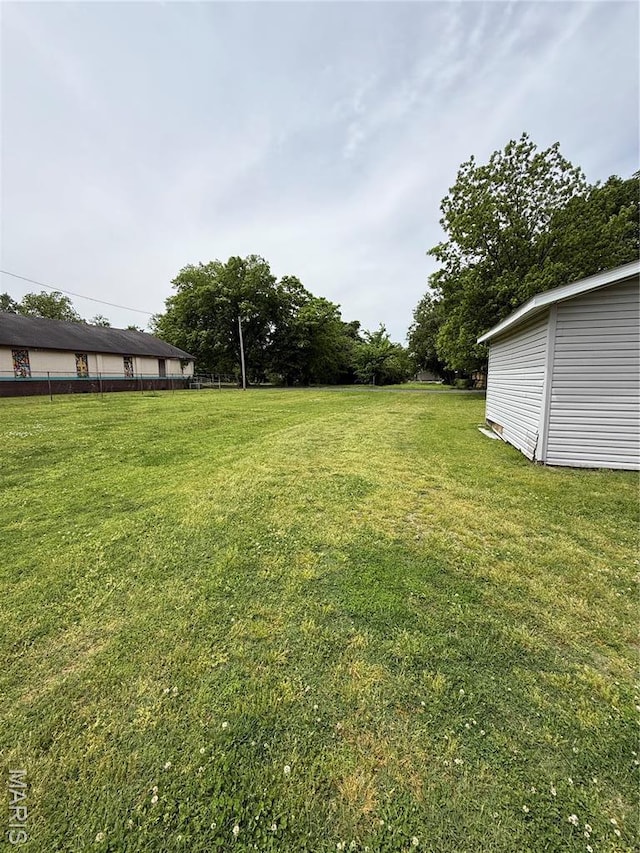 226 Dixie St, Sikeston, MO 63801 - view of grassy yard