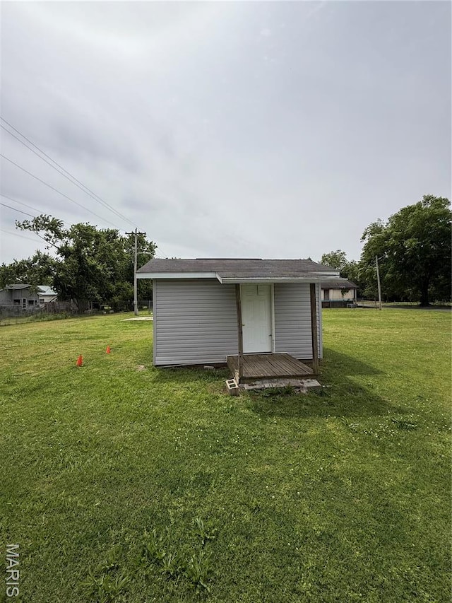 226 Dixie St, Sikeston, MO 63801 - view of outbuilding with an outdoor structure