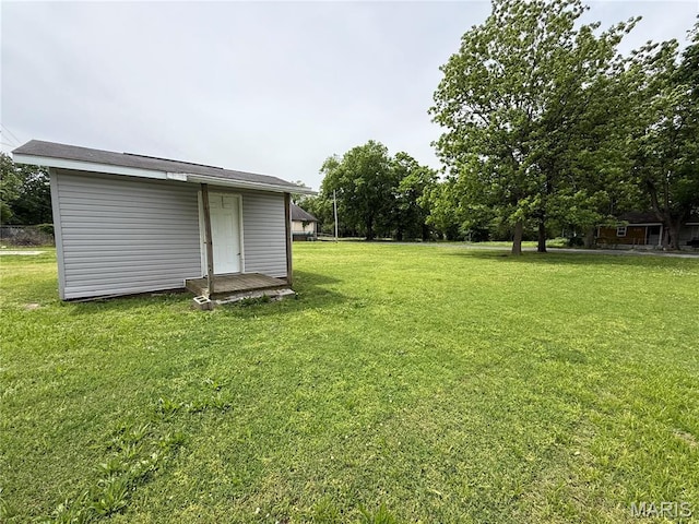 226 Dixie St, Sikeston, MO 63801 - view of green lawn featuring an outdoor structure