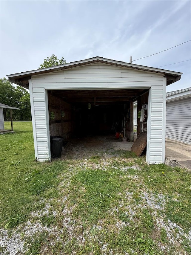 226 Dixie St, Sikeston, MO 63801 - view of garage