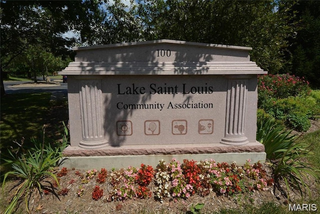 1811 Gascony Parc Dr Unit 1811, Lake St Louis, MO 63367 - view of community sign