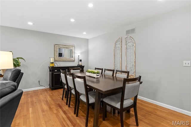 dining area featuring light wood-style floors, baseboards, and recessed lighting