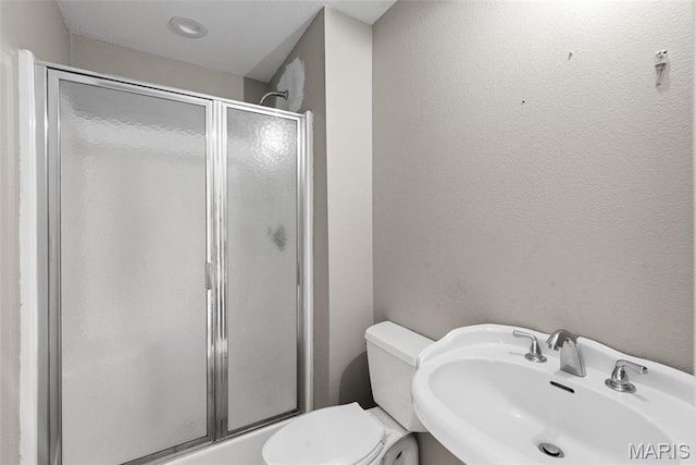 122 Morgan Lake Rd, De Soto, MO 63020 - full bathroom with a sink, an enclosed shower, toilet, and a textured wall