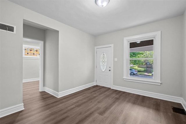 5039 Grace Ave, Saint Louis, MO 63116 - foyer featuring dark wood-type flooring and baseboards