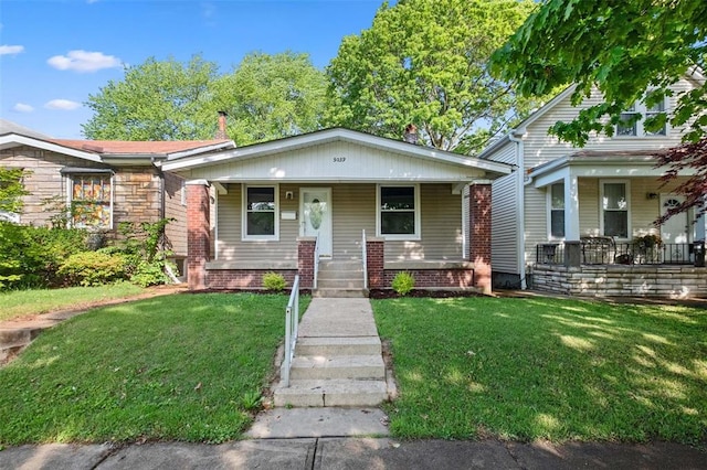 5039 Grace Ave, Saint Louis, MO 63116 - view of front facade with covered porch and a front yard