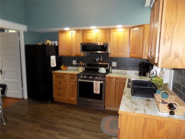 339 E Reynolds St E, Ironton, MO 63650 - kitchen featuring stainless steel appliances, a sink, light countertops, tasteful backsplash, and dark wood-type flooring
