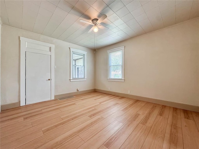 unfurnished room with light wood-type flooring, ceiling fan, and baseboards