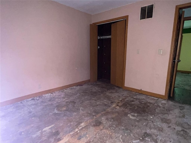 880 W Nicholas St, Carlinville, IL 62626 - unfurnished bedroom featuring baseboards, concrete floors, and a closet