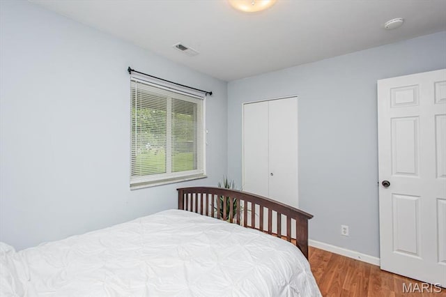 10077 N Bunker Hill Dr Unit F, Mehlville, MO 63123 - bedroom with wood finished floors and a closet