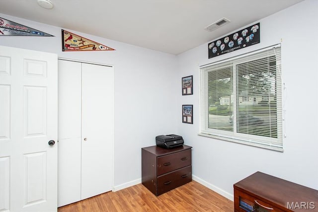 10077 N Bunker Hill Dr Unit F, Mehlville, MO 63123 - bedroom with light wood-type flooring and a closet