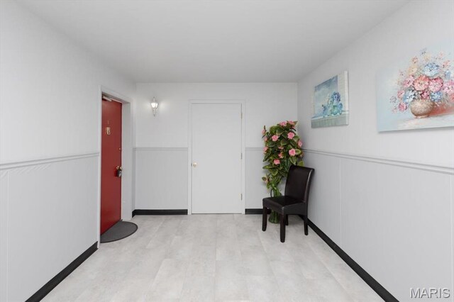 10077 N Bunker Hill Dr Unit F, Mehlville, MO 63123 - unfurnished room featuring a wainscoted wall