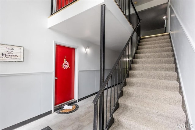 10077 N Bunker Hill Dr Unit F, Mehlville, MO 63123 - stairway with wainscoting and a decorative wall