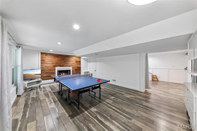 200 Hibler Oaks Dr, Creve Coeur, MO 63141 - playroom featuring wood finished floors, recessed lighting, a warm lit fireplace, and baseboards