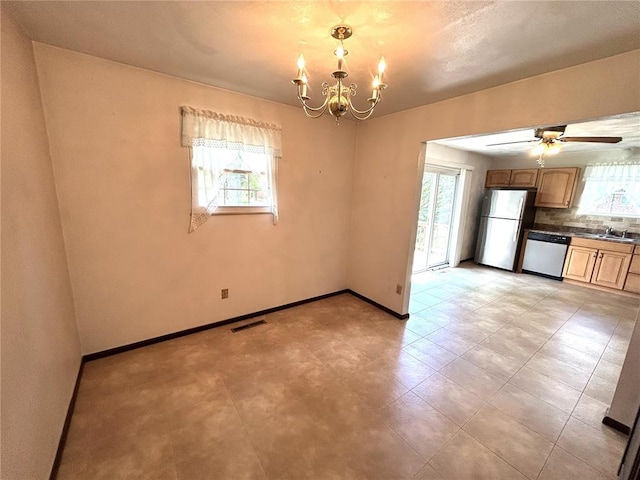 kitchen featuring stainless steel appliances, a chandelier, dark countertops, baseboards, and decorative backsplash