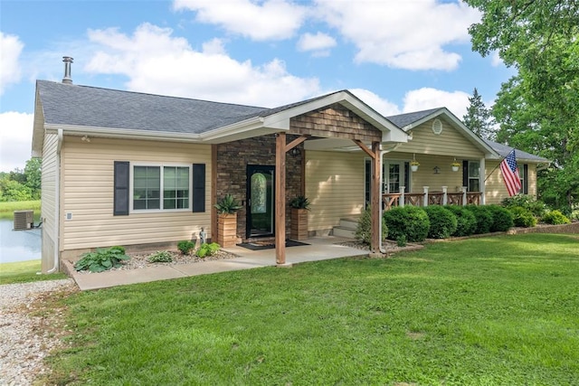 12930 Mohawk Dr, De Soto, MO 63020 - view of front facade featuring a front lawn, a porch, and roof with shingles