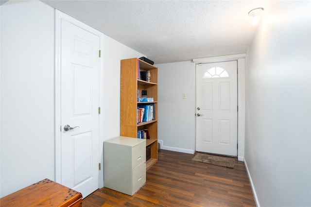 6413 Randy Dr, Imperial, MO 63052 - entryway featuring dark wood finished floors, a textured ceiling, and baseboards