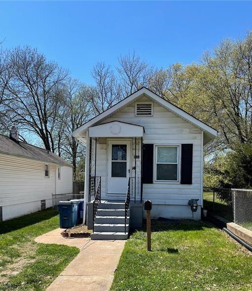 9533 Clyde Ave, Saint Louis, MO 63125 - photo 1