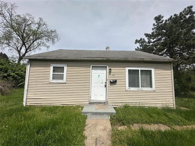 6501 Stratford Ave, Pine Lawn, MO 63120 - bungalow-style house featuring a front yard and roof with shingles