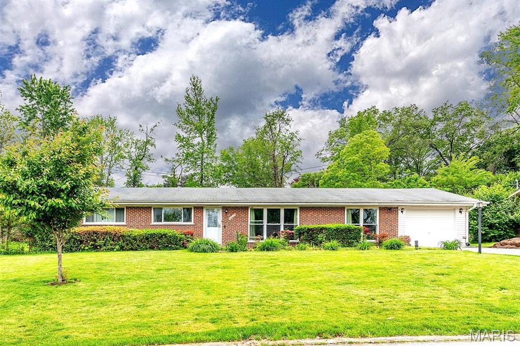 9344 Llewellyn Ln, Olivette, MO 63132 - photo 1