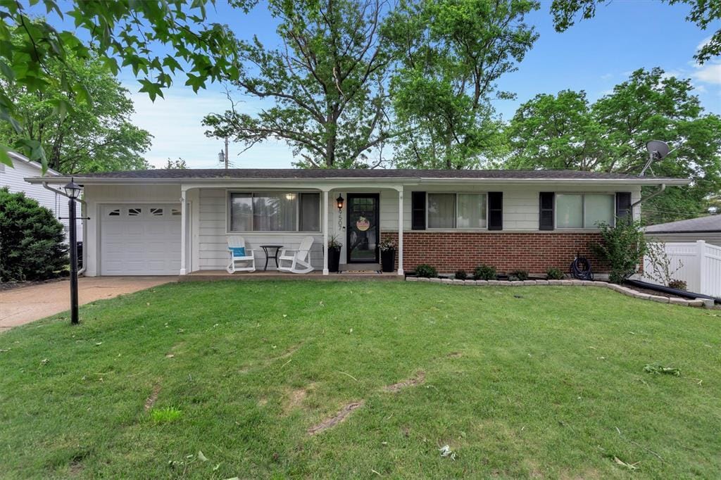 9507 Caravan Dr, Gravois Township, MO 63126 - photo 1